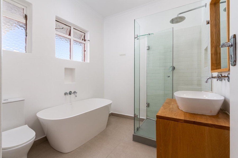 To Let 3 Bedroom Property for Rent in Sea Point Western Cape